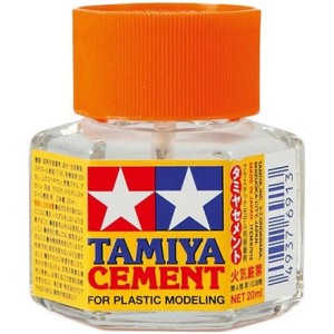 Plastic Cement mini, Adhesivo de Poliestireno. Bote de 20 ml. Marca Tamiya. Ref: 87012.