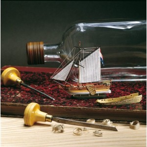 Yacht Holandes, nave en botella. Escala 1:300. Marca Amati. Ref: 1350. 2