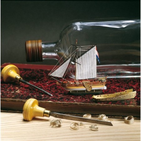 Yacht Holandes, nave en botella. Escala 1:300. Marca Amati. Ref: 1350.