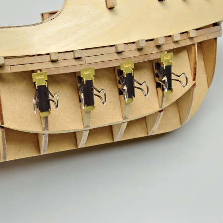 Juego de12 abrazaderas pequeñas. Marca Amati. Ref: 7377.