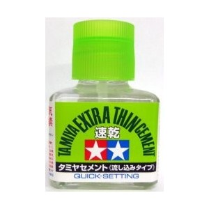 Adhesivo Extra líquido, secado rápido de Poliestireno. Bote de 40 ml. Marca Tamiya. Ref: 87182.