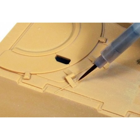 Panel line, marrón oscuro. Marca Tamiya. Ref: 87140.
