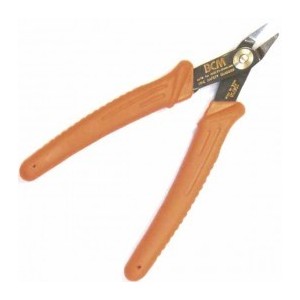 Alicate con puntas de corte esp. BCM 220/15. Marca Bugari. Ref: 1222015.