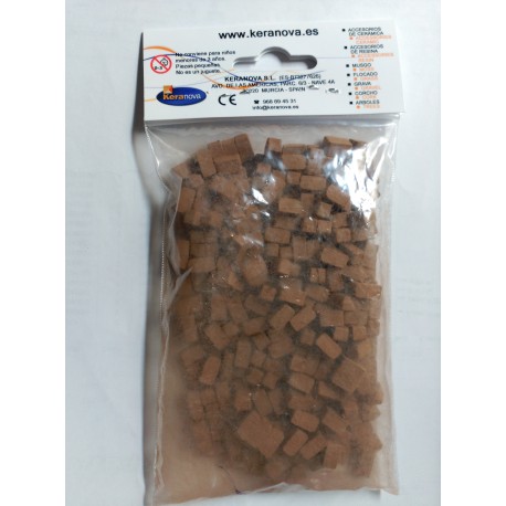 Piedra base gris ( 10x5x5 mm ). Bolsa de 300 unidades. Marca Keranova. Ref: 30838.