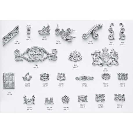 Decoración en metal, Ornamento de latón de 22 mm (1 unidad derecha). Marca Amati. Ref: 5348.