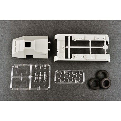 Light Armored Multipurpose Transport Vehicle GT-MU. Escala 1:35. Marca Trumpeter. Ref: 09568.