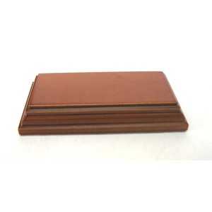 Peana Pedestal 20 mm de altura, parte superior 10 x 4 cm. Realizado en MDF, lacado avellana. Marca Peanas.net. Ref: 8820A.