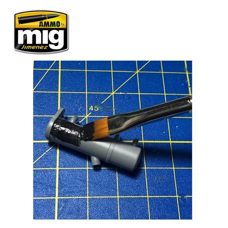 Pasta antideslizante negro. Bote 20 ml. Marca Ammo Mig. Ref: AMIG2034.
