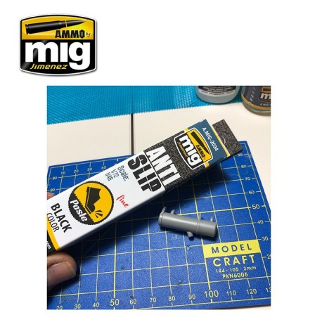 Pasta antideslizante negro. Bote 20 ml. Marca Ammo Mig. Ref: AMIG2034.