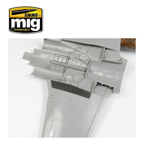 Pasta antideslizante negro. Bote 20 ml. Marca Ammo Mig. Ref: AMIG2034.
