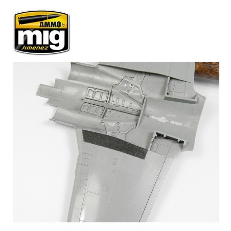 Pasta antideslizante negro. Bote 20 ml. Marca Ammo Mig. Ref: AMIG2034.