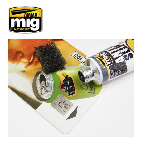 Pasta antideslizante negro. Bote 20 ml. Marca Ammo Mig. Ref: AMIG2034.