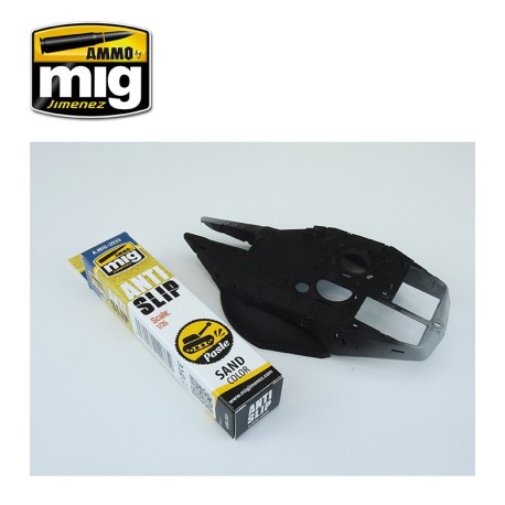 Pasta antideslizante arena. Bote 20 ml. Marca Ammo Mig. Ref: AMIG2033.
