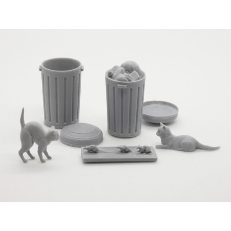 Cubos de basura y gatos. Escala 1:35. Marca Macone. Ref: MAC35180.