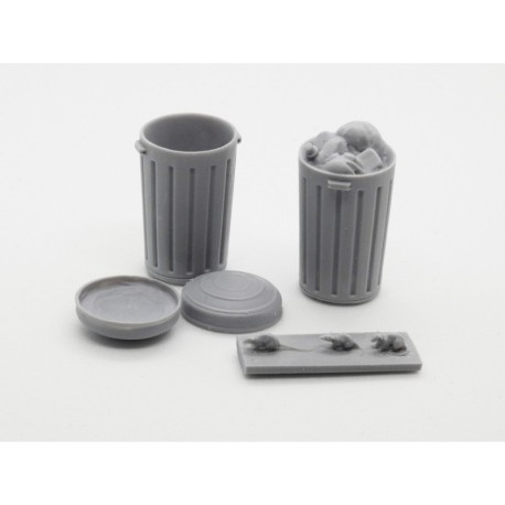 Cubos de basura y gatos. Escala 1:35. Marca Macone. Ref: MAC35180.
