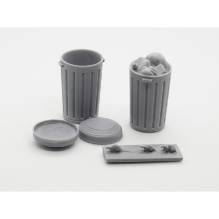 Cubos de basura y gatos. Escala 1:35. Marca Macone. Ref: MAC35180.