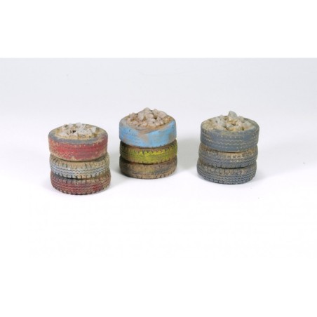 Barreras de neumáticos. Escala 1:35. Marca Macone. Ref: MAC35176.