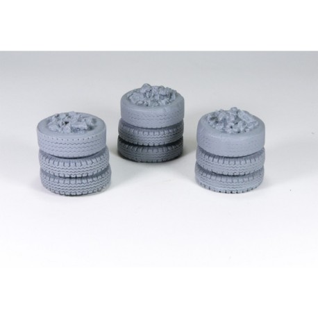Barreras de neumáticos. Escala 1:35. Marca Macone. Ref: MAC35176.