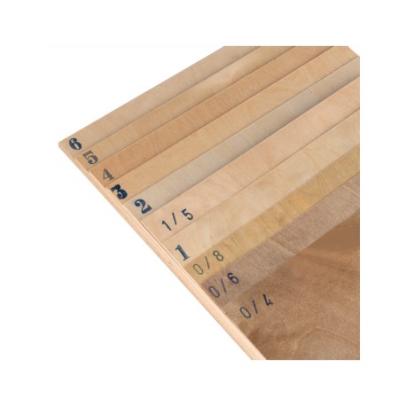 Contrachapado de abedul 600 x 300 x 4 mm. 1 unidad. Marca Amati. Ref: 2315/40.