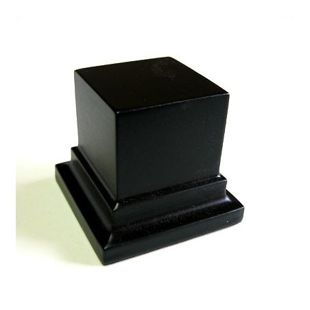 Peana Pedestal 50 mm altura, parte superior 5 x 5 cm . Realizado en MDF, lacado Negro. Marca Peanas.net. Ref: 80115N.