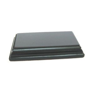 Peana Pedestal 20 mm de altura, parte superior 10 x 4 cm. Realizado en MDF, lacado Negro. Marca Peanas.net. Ref: 8820N.