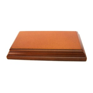 Peana Pedestal 20 mm de altura, parte superior 12 x 6 cm. Realizado en MDF, lacado Avellana. Marca Peanas.net. Ref: 8821A.