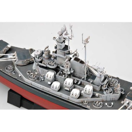 USS MASSACHUSETTS BB-59. Escala: 1:350. Marca: Trumpeter. Ref: 05306.