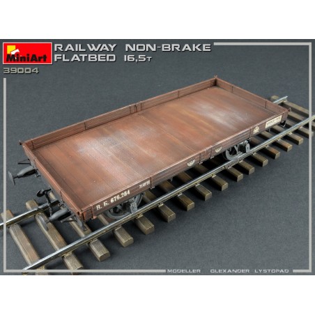 RAILWAY NON-BRAKE FLATBED 16,5 t . Escala 1:35. Marca Miniart. Ref: 39004.