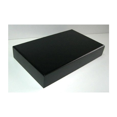 Peana 40mm de altura, parte superior 27 X 23 cm. Realizado en MDF, lacado Negra. Marca Peanas.net. Ref: TRG1125