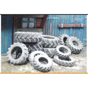 LLANTAS DE TRACTOR VIEJAS, 12 unidades. Escala 1:32 y 1:35. Marca Juweela. Ref: 23350. 2