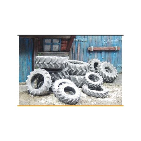 LLANTAS DE TRACTOR VIEJAS, 12 unidades. Escala 1:32 y 1:35. Marca Juweela. Ref: 23350.