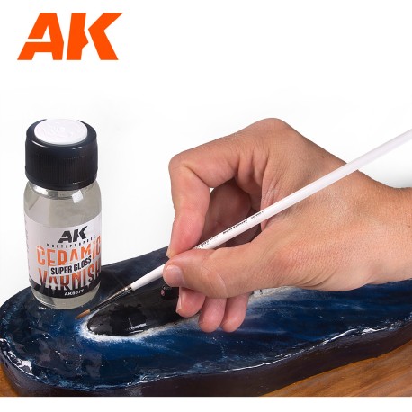 BARNIZ CERÁMICO POLIVALENTE (SUPERBRILLO). Cantidad 60 ml. Marca AK Interactive. Ref: AK8077.