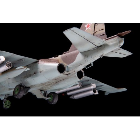 Soviet Attack Aircraft Su-25 "Frogfoot". Escala 1:48. Marca Zvezda. Ref: 4807.