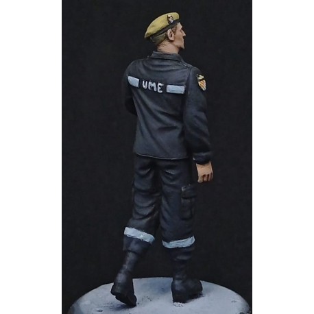 Soldado Unidad Militar de Emergencias UME. 1:35. Marca BMR. Ref: 3F35004.
