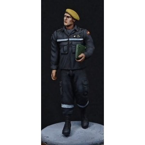 Soldado Unidad Militar de Emergencias UME. 1:35. Marca BMR. Ref: 3F35004. 2