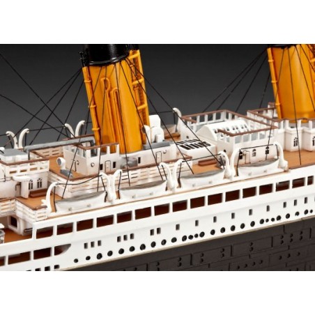Gift-Set 100 Years R.M.S. TITANIC. Escala: 1:400. Marca: Revell. Ref: 05715.