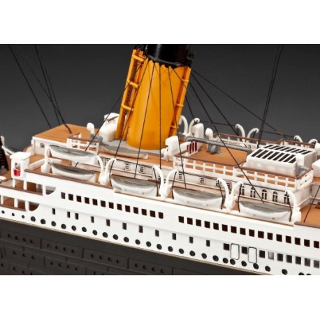 Gift-Set 100 Years R.M.S. TITANIC. Escala: 1:400. Marca: Revell. Ref: 05715.