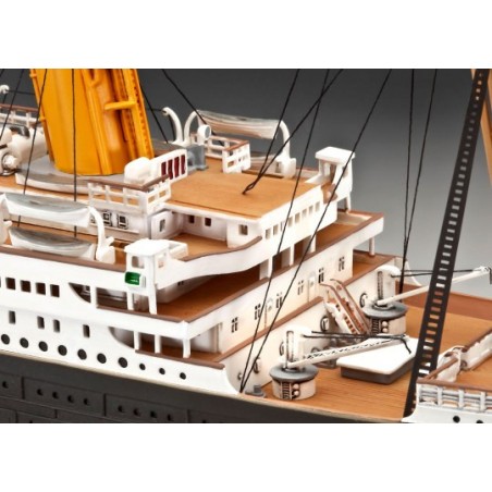Gift-Set 100 Years R.M.S. TITANIC. Escala: 1:400. Marca: Revell. Ref: 05715.