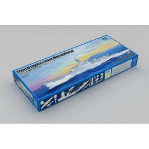 NEW, French Light Cruiser Marseillaise. Escala: 1:350. Marca: Trumpeter. Ref: 05374. 2