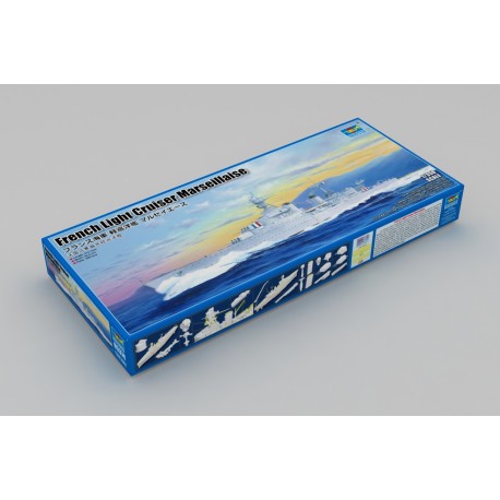 NEW, French Light Cruiser Marseillaise. Escala: 1:350. Marca: Trumpeter. Ref: 05374.
