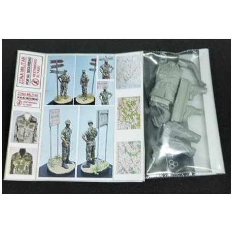 Soldado Ejército de Tierra años 2000, 1/35. Marca BMR MODELS. Ref: F35005.