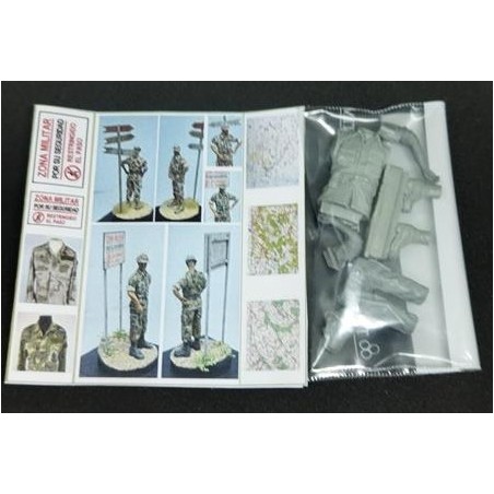 Soldado Ejército de Tierra años 2000, 1/35. Marca BMR MODELS. Ref: F35005.