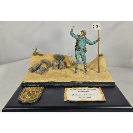 Portador del Prisma, 1:35. Marca Largarto Miniatures. Ref: Portador.