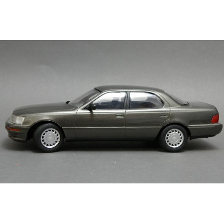  Lexus LS 400 (UCF11L). Escala 1:24. Marca Tamiya. Ref: 24114.
