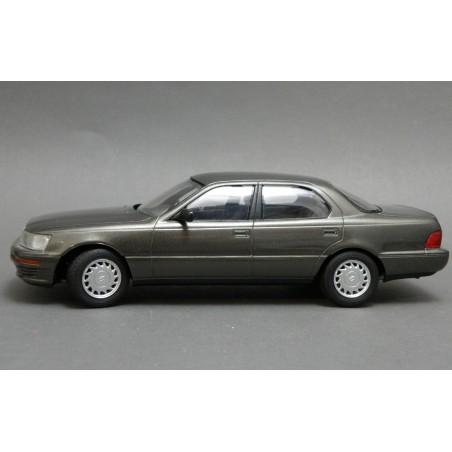  Lexus LS 400 (UCF11L). Escala 1:24. Marca Tamiya. Ref: 24114.