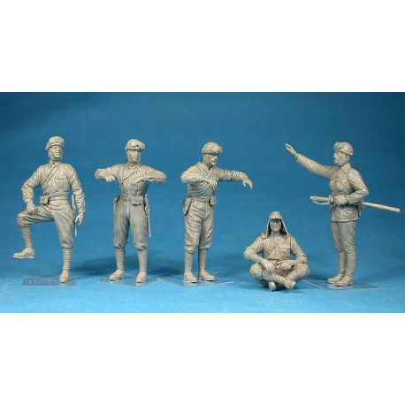 JAPANESE TANK CREW. Escala 1:35. Marca Miniart. Ref: 35128.