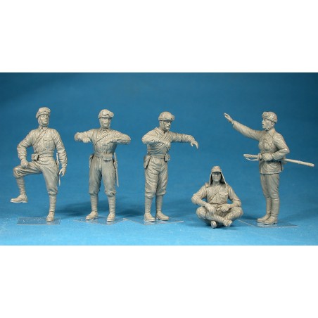 JAPANESE TANK CREW. Escala 1:35. Marca Miniart. Ref: 35128.