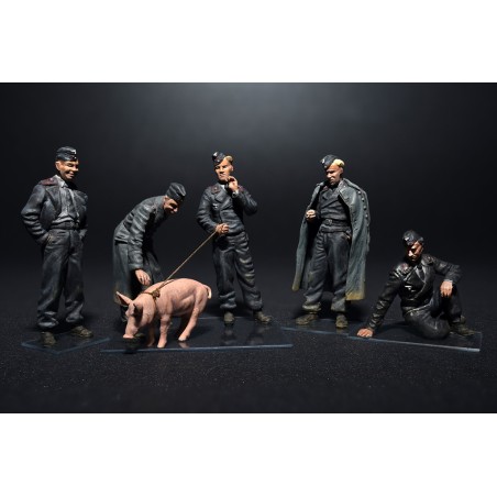GERMAN TANK CREW AT REST. Escala 1:35. Marca Miniart. Ref: 35198.