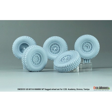 US M1025/M1114 HMMWV MT Sagged Wheel (for Tamiya, Academy, Bronco kit). Escala: 1:35. Marca Defmodel. Ref: DW35151.