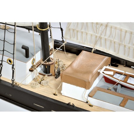 Barco Hunter Q-ship ( barco pirata). Escala 1:60. Marca Amati. Ref: 1450.